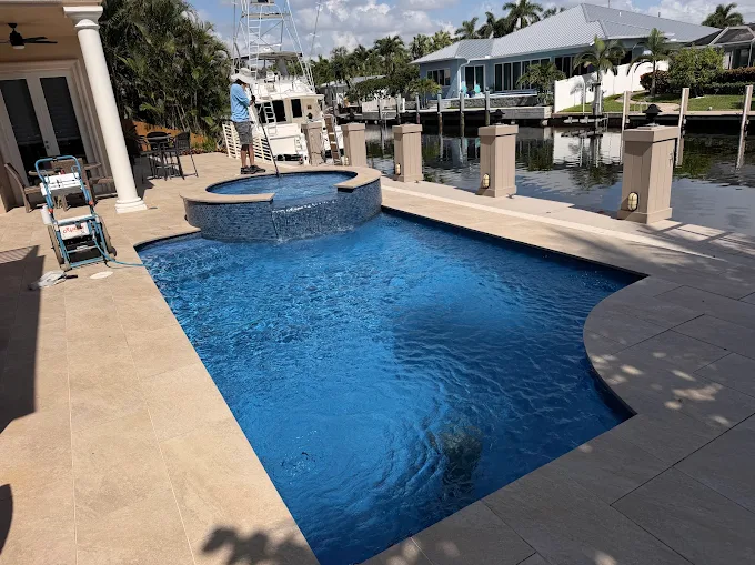 Weekly pool cleaning service